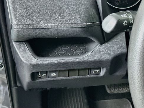 Used 2021 Toyota RAV4 XLE w/ Convenience Package FWD image 17
