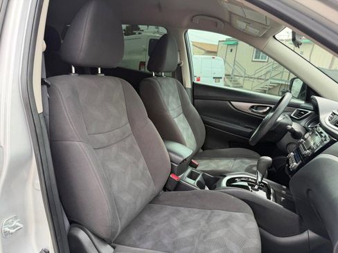 Used 2016 Nissan Rogue SV image 22