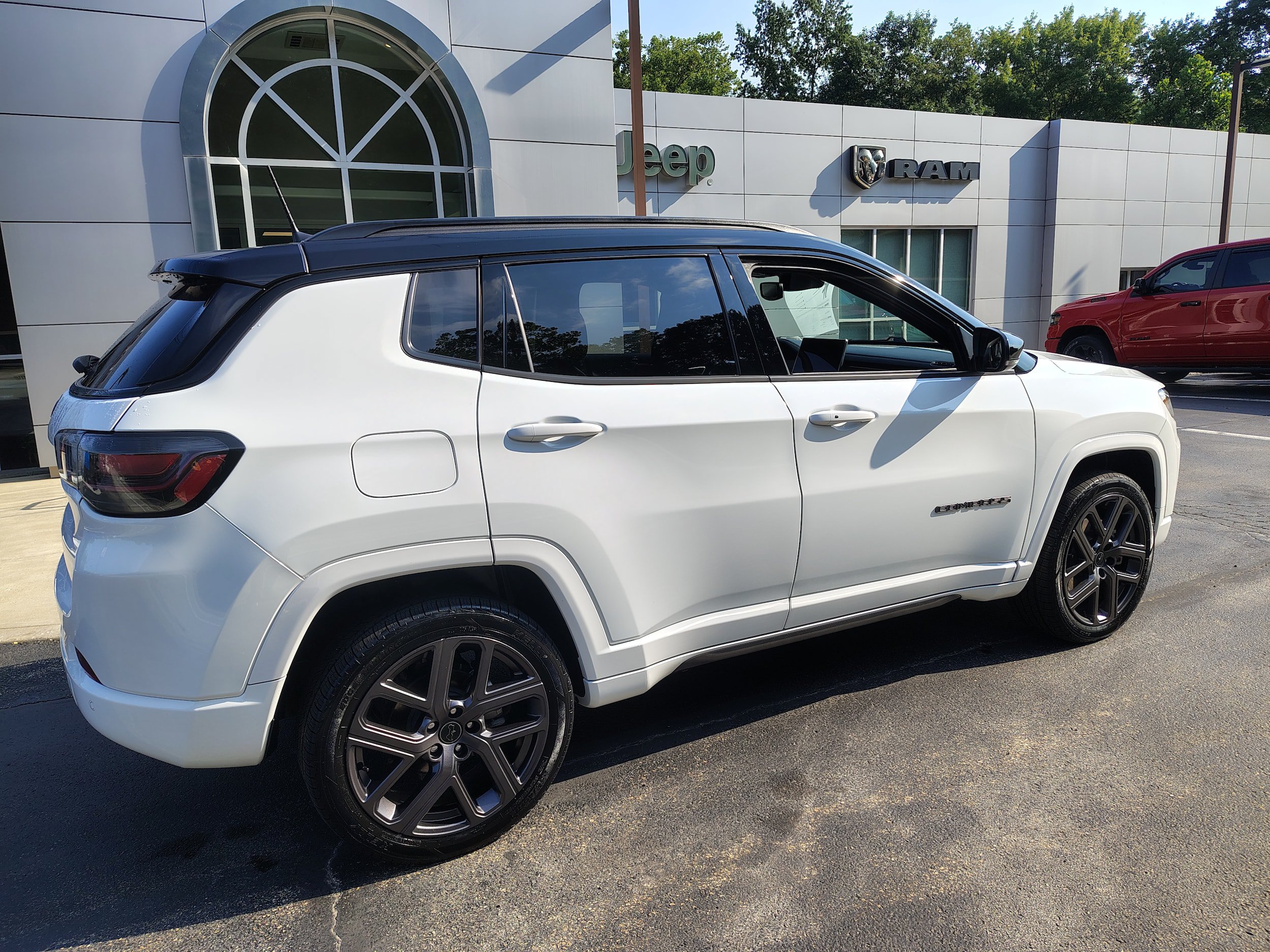 Certified 2025 Jeep Compass Limited w/ High Altitude Package AWD/4WD image 15