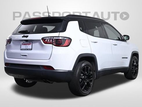 Used 2022 Jeep Compass Latitude FWD image 8