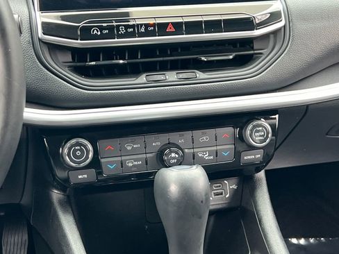 Used 2022 Jeep Compass Latitude w/ Sun and Sound Group image 21