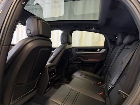 New 2026 Porsche Cayenne Coupe image 24