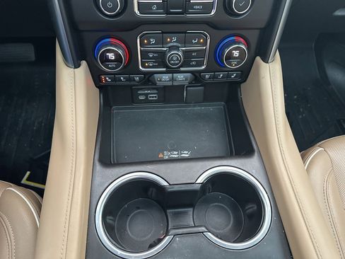 Used 2021 Chevrolet Suburban Premier image 22