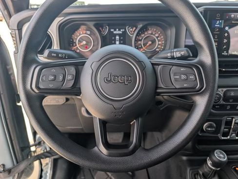 Used 2025 Jeep Gladiator Sport AWD/4WD image 12