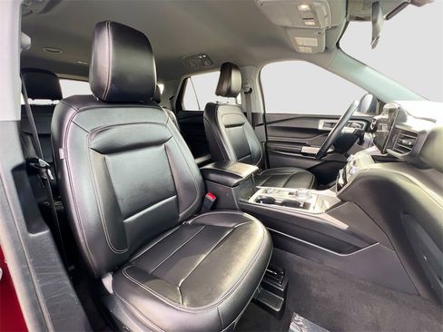 Used 2022 Ford Explorer XLT w/ Equipment Group 202A image 29