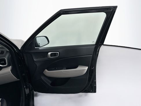 Used 2025 Hyundai Venue SEL FWD image 33