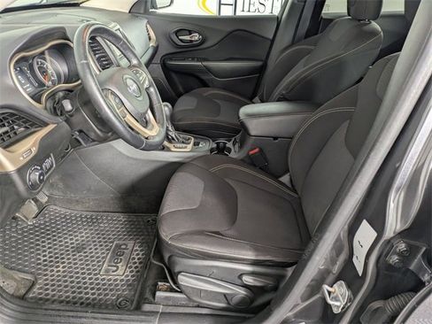 Used 2015 Jeep Cherokee Latitude w/ Cold Weather Group image 12