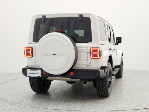 Used 2023 Jeep Wrangler Unlimited Sahara AWD/4WD image 6