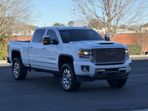 Used 2017 GMC Sierra 2500 Denali w/ Duramax Plus Package image 4