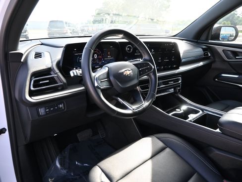 Used 2025 Chevrolet Traverse LT AWD/4WD image 14