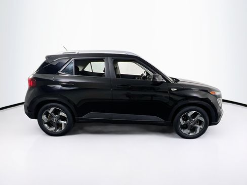 Used 2023 Hyundai Venue SEL w/ Cargo Package FWD image 4