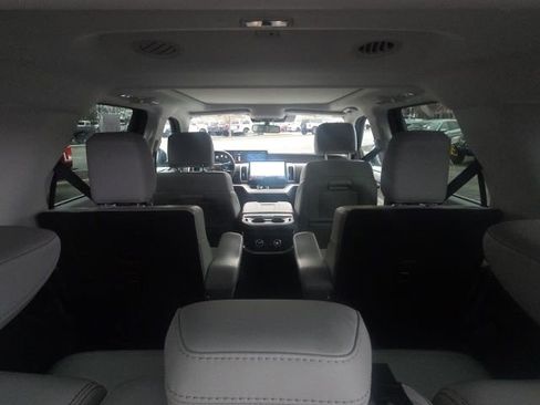 Used 2025 Ford Expedition Active image 9