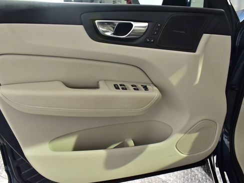 Used 2023 Volvo XC60 T8 Plus w/ Climate Package image 10