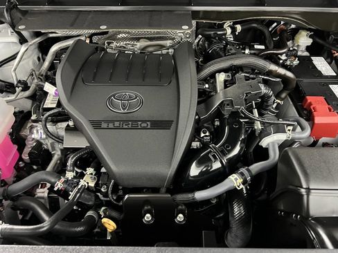 Used 2025 Toyota Highlander XLE image 35