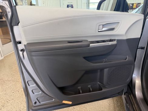 Used 2024 Toyota Sienna XLE AWD/4WD image 22