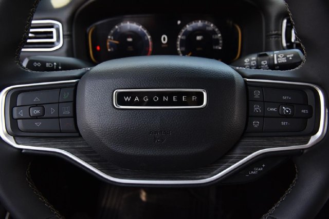 Used 2023 Jeep Wagoneer L Series II AWD/4WD image 20