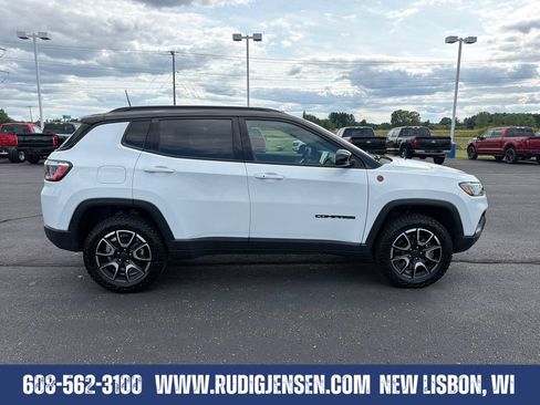 Used 2025 Jeep Compass Trailhawk AWD/4WD image 6