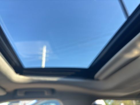 Used 2024 Toyota Highlander XLE image 5