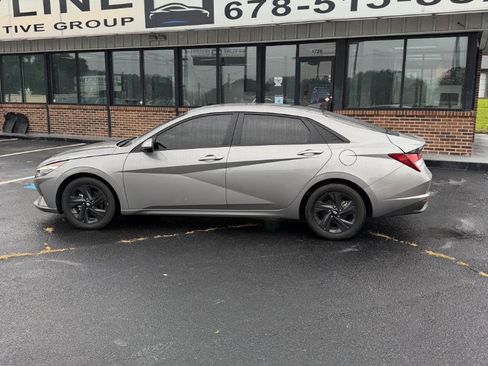 Used 2023 Hyundai Elantra SEL FWD image 8
