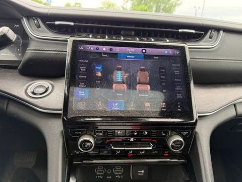Used 2021 Jeep Grand Cherokee L Overland w/ Luxury Tech Group IV AWD/4WD image 17
