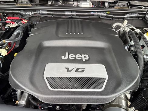 Used 2018 Jeep Wrangler Unlimited Sport w/ Connectivity Group image 40