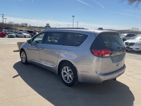 Used 2020 Chrysler Pacifica Limited FWD image 7