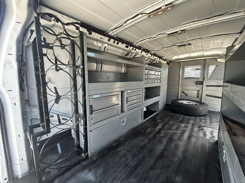Used 2017 Chevrolet Express 2500 RWD image 20