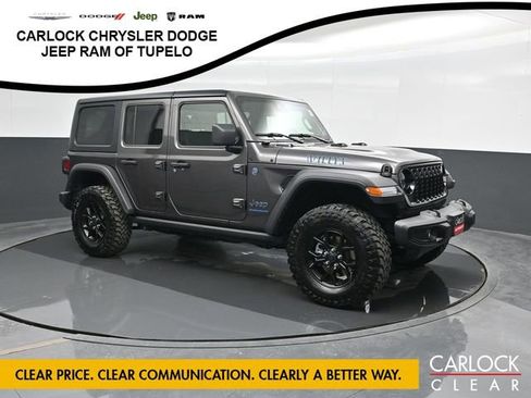 Used 2025 Jeep Wrangler Sport image 5