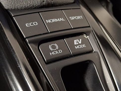 Used 2025 Toyota Camry SE image 25