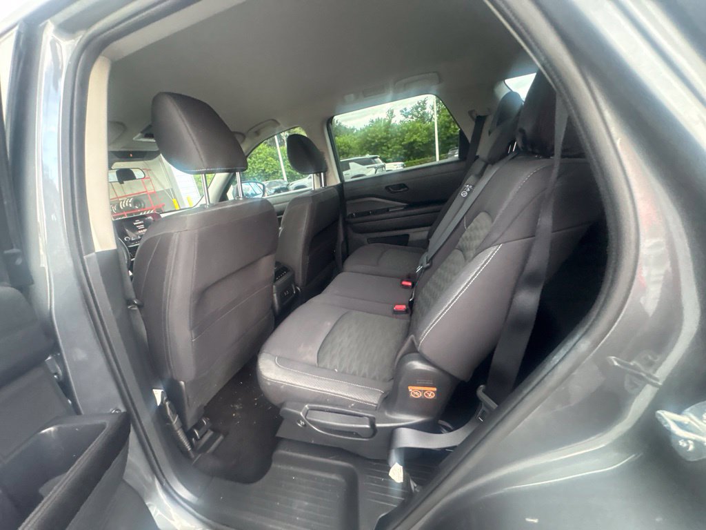 Used 2024 Nissan Pathfinder SV FWD image 7