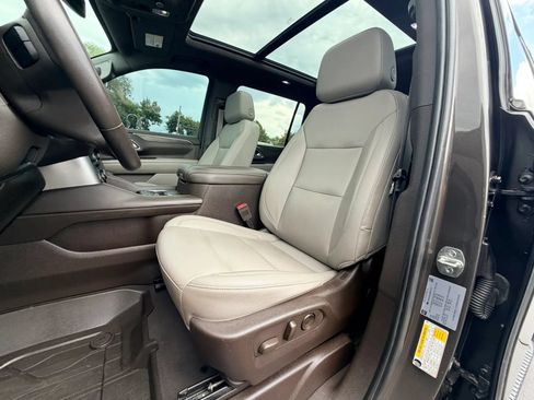 Used 2021 Chevrolet Suburban Z71 AWD/4WD image 11