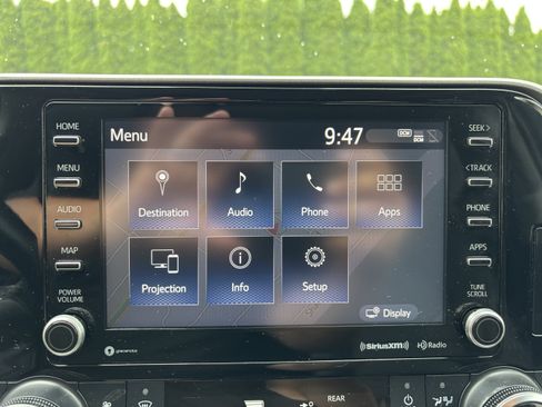 Used 2021 Toyota Highlander XLE AWD/4WD image 26