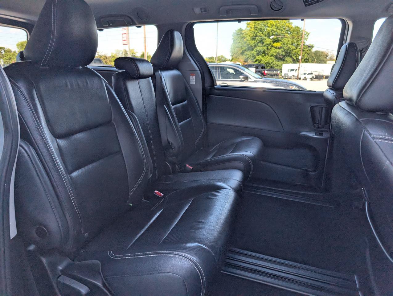 Used 2018 Toyota Sienna SE FWD image 20