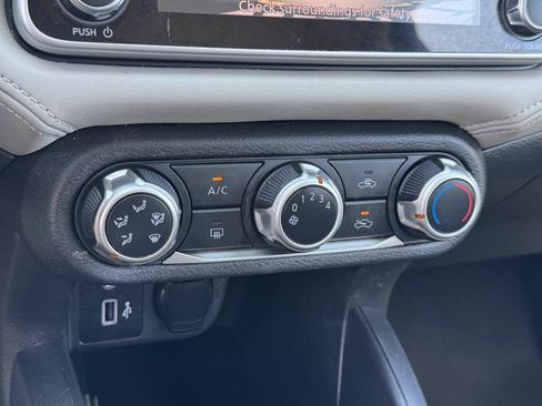 Used 2020 Nissan Versa SV FWD image 29