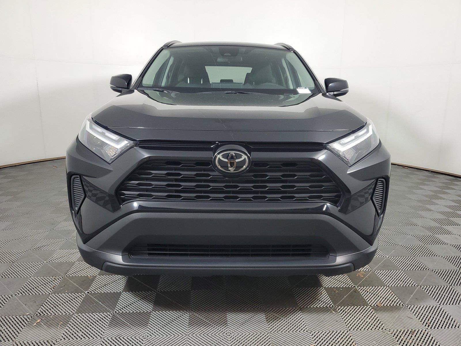 Used 2025 Toyota RAV4 XLE FWD image 2