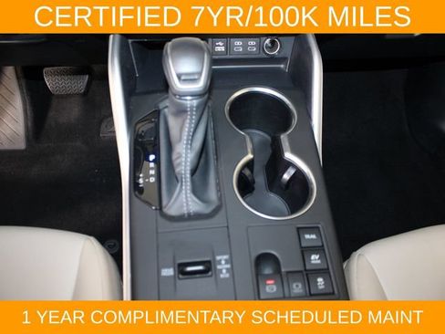 Used 2024 Toyota Highlander XLE AWD/4WD image 27