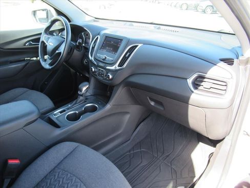 Used 2022 Chevrolet Equinox LT FWD image 10
