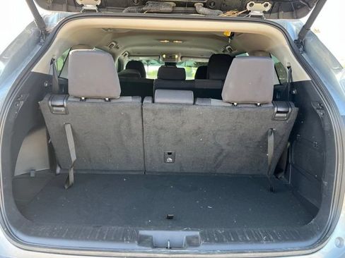 Used 2025 Toyota Highlander LE FWD image 14