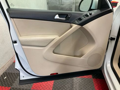 Used 2016 Volkswagen Tiguan S image 6