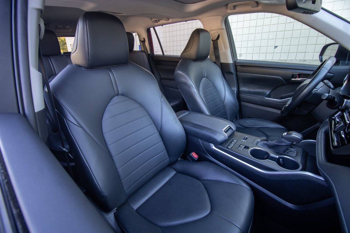 Used 2020 Toyota Highlander XLE FWD image 23