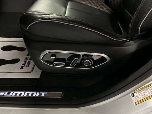 Used 2025 Jeep Grand Cherokee L Summit w/ Obsidian Package AWD/4WD image 13