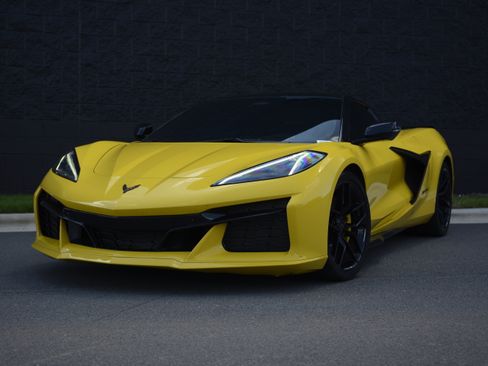 Used 2025 Chevrolet Corvette Z06 w/ Stealth Interior Trim Package RWD image 1