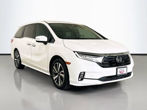Used 2024 Honda Odyssey Touring image 3