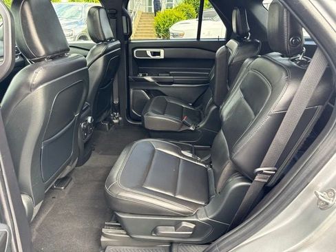 Used 2020 Ford Explorer XLT w/ Equipment Group 202A AWD/4WD image 19