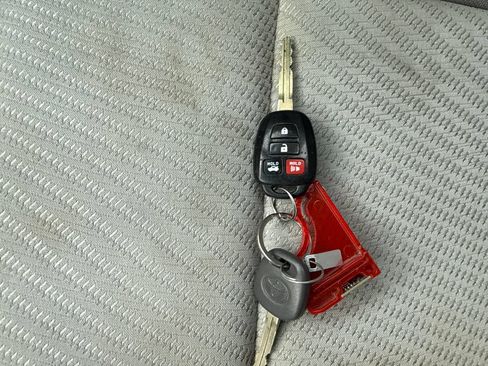 Used 2015 Toyota Camry LE FWD image 52