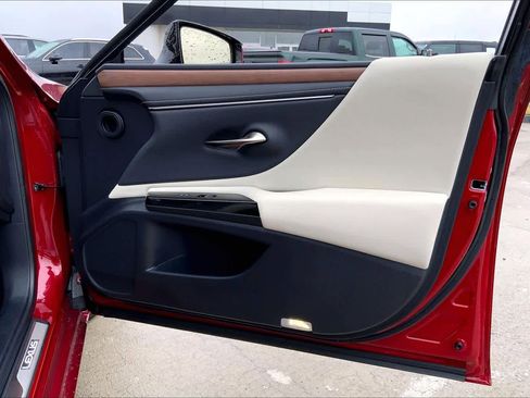 Used 2024 Lexus ES 350 w/ Premium Package image 21