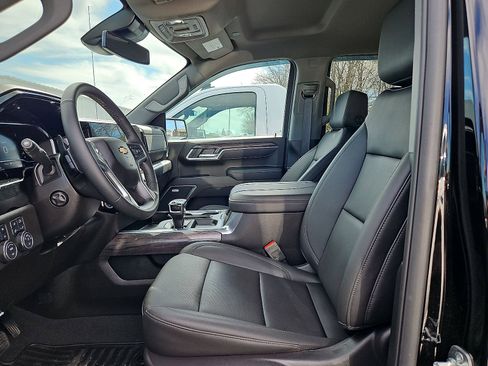 Used 2025 Chevrolet Silverado 1500 LTZ w/ LTZ Convenience Package II AWD/4WD image 11