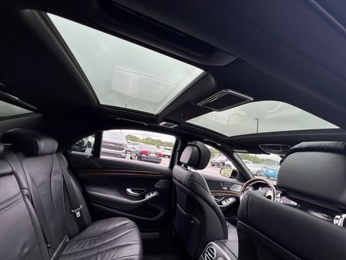 Used 2017 Mercedes-Benz S 550 Sedan image 37