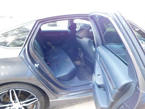 Used 2021 Honda Accord Touring image 7