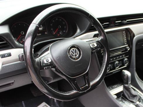 Used 2020 Volkswagen Passat 2.0T SE FWD image 13